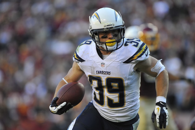 LANDOVER, MD - NOVEMBER 03: Running back Danny Woodhead #39 of the San Diego Chargers runs the ball against the Washington Redskins at FedExField on November 3, 2013 in Landover, Maryland. The Washington Redskins defeated the San Diego Chargers 30-24. (Photo by Larry French/Getty Images)