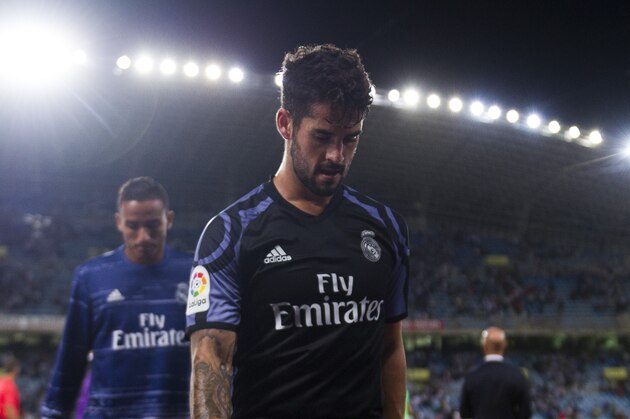 SAN SEBASTIAN, SPAIN - AUGUST 21:  Isco of Real Madrid reacts on after to the start the La Liga match between Real Sociedad de Futbol and Real Madrid at Estadio Anoeta on August 21, 2016 in San Sebastian, Spain.  (Photo by Juan Manuel Serrano Arce/Getty Images)