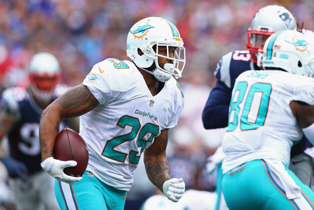 FOXBORO, MA - SEPTEMBER 18:  Arian Foster #29 of the Miami Dolphins carries the ball during the first half against the New England Patriots at Gillette Stadium on September 18, 2016 in Foxboro, Massachusetts.  (Photo by Maddie Meyer/Getty Images)