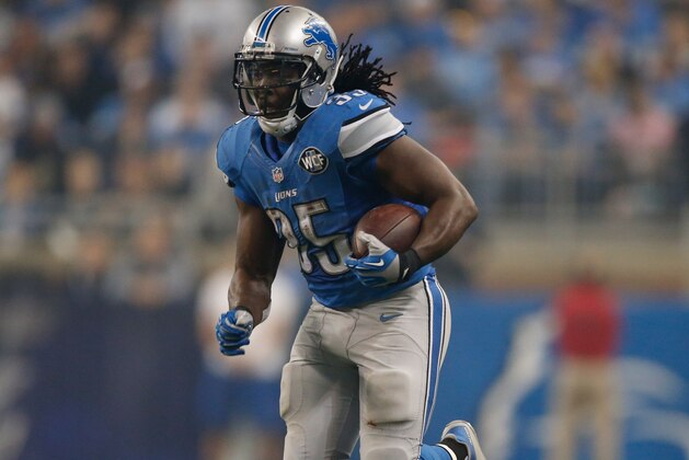 DETROIT, MI - NOVEMBER 26: Joique Bell #35 of the Detroit Lions carries the ball during the game against the Philadelphia Eagles at Ford Field on November 26, 2015 in Detroit, Michigan. The Detroit Lions defeat the Philadelphia Eagles 45-14. (Photo by Gregory Shamus/Getty Images)