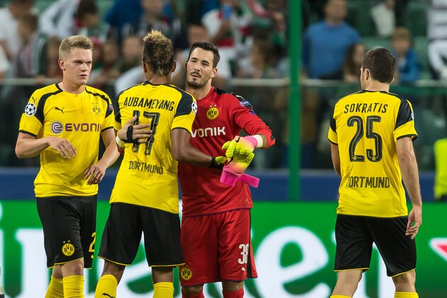 Warsaw, Poland 14.09.2016, UEFA Champions League - 2016/17 Season, Group F - Matchday 1,  Legia Warschau - BV Borussia Dortmund,  schlussjubel  Matthias GinterPierre-Emerick Aubameyang (BVB) Torwart Roman Buerki (BVB) Sokratis (BVB)  (Photo by TF-Images/Getty Images)