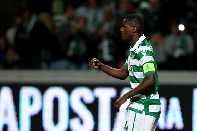 LISBON, PORTUGAL - APRIL 09: Sporting's midfielder William Carvalho celebrates scoring Sporting«s second goal during the match between Sporting CP and CS Maritimo  for the Portuguese Primeira Liga at Jose Alvalade Stadium on April 09, 2016 in Lisbon, Portugal.  (Photo by Carlos Rodrigues/Getty Images)