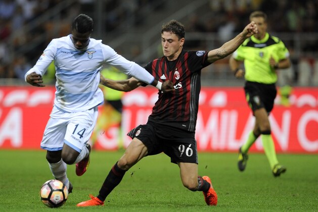 MILAN, MILANO - SEPTEMBER 20:  Balde Diao Keita of SS Lazio is tackled by Davide Calabria of AC Milan during the Serie A match between AC Milan and SS Lazio at Stadio Giuseppe Meazza on September 20, 2016 in Milan, Italy.  (Photo by Getty Images/Getty Images)