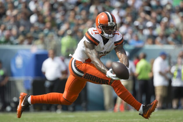 PHILADELPHIA, PA - SEPTEMBER 11: Terrelle Pryor #11 of the Cleveland Browns catches a pass against the Philadelphia Eagles in the second quarter at Lincoln Financial Field on September 11, 2016 in Philadelphia, Pennsylvania. (Photo by Mitchell Leff/Getty Images)