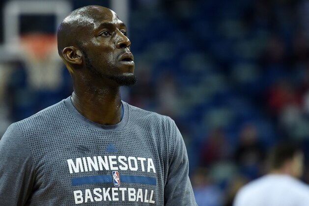 NEW ORLEANS, LA - JANUARY 19:  Kevin Garnett #21 of the Minnesota Timberwolves participates in warmups prior to a game against the New Orleans Pelicans at the Smoothie King Center on January 19, 2016 in New Orleans, Louisiana. New Orleans defeated Minnesota 114-99. NOTE TO USER: User expressly acknowledges and agrees that, by downloading and or using this photograph, User is consenting to the terms and conditions of the Getty Images License Agreement.  (Photo by Stacy Revere/Getty Images)