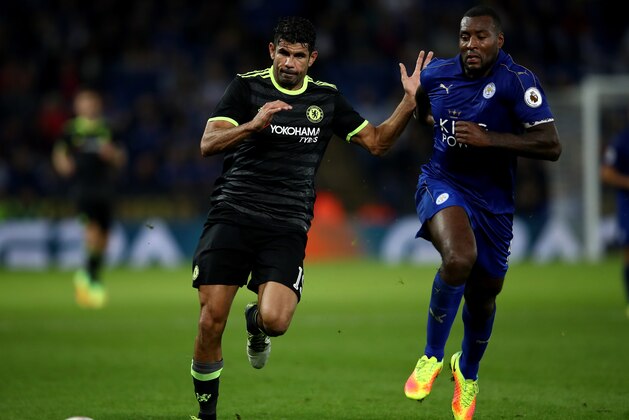 LEICESTER, ENGLAND - SEPTEMBER 20: Diego Costa of Chelsea is chased down by Wes Morgan of Leicester City   during the EFL Cup Third Round match between Leicester City and Chelsea at The King Power Stadium on September 20, 2016 in Leicester, England.  (Photo by Julian Finney/Getty Images)