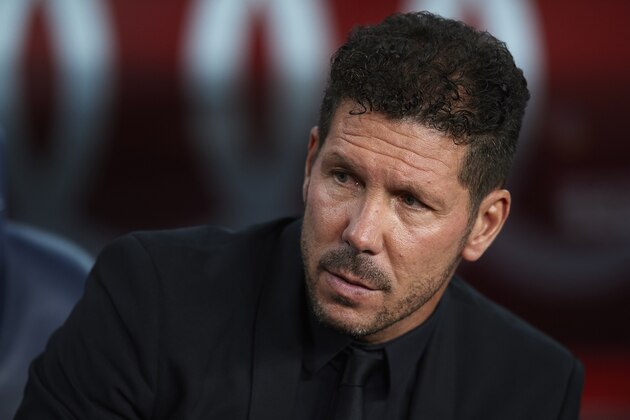 BARCELONA, SPAIN - SEPTEMBER 21:  Atletico de Madrid manager Diego Pablo Simeone looks on prior to the La Liga match between FC Barcelona and Atletico de Madrid at Camp Nou stadium on September 21, 2016 in Barcelona, Spain.  (Photo by Manuel Queimadelos Alonso/Getty Images)