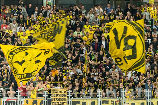Warsaw, Poland 14.09.2016, UEFA Champions League - 2016/17 Season, Group F - Matchday 1,  Legia Warschau - BV Borussia Dortmund,  feature, fan, fans  (Photo by TF-Images/Getty Images)