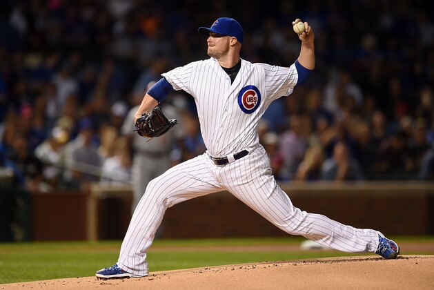 CHICAGO, IL - SEPTEMBER 20:  Jon Lester #34 of the Chicago Cubs throws a pitch during the first inning of a game against the Cincinnati Reds at Wrigley Field on September 20, 2016 in Chicago, Illinois.  (Photo by Stacy Revere/Getty Images)