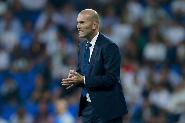 MADRID, SPAIN - SEPTEMBER 21: Coach Zinedine Zidane of Real Madrid CF gives instructions during the La Liga match between Real Madrid CF and Villarreal CF at Santiago Bernabeu stadium on September 21, 2016 in Madrid, Spain. (Photo by Gonzalo Arroyo Moreno/Getty Images)