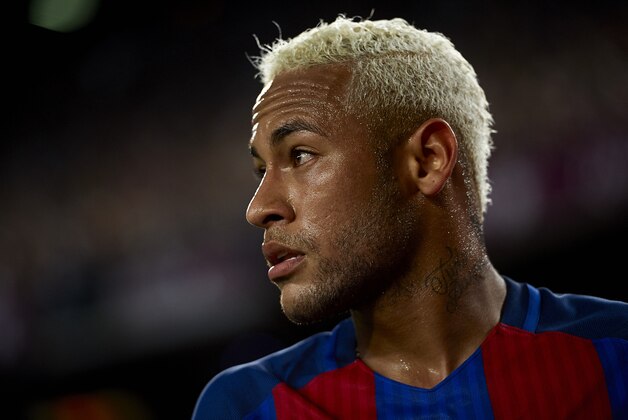 BARCELONA, SPAIN - SEPTEMBER 21:  Neymar JR of FC Barcelona looks on during the La Liga match between FC Barcelona and Atletico de Madrid at Camp Nou stadium on September 21, 2016 in Barcelona, Spain.  (Photo by Manuel Queimadelos Alonso/Getty Images)