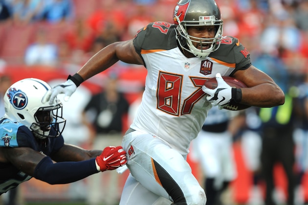TAMPA, FL - SEPTEMBER 13: Tight end Austin Seferian-Jenkins #87 of the Tampa Bay Buccaneers runs for a 42-yard touchdown reception against the Tennessee Titans in the fourth quarter at Raymond James Stadium on September 13, 2015 in Tampa, Florida. (Photo by Cliff McBride/Getty Images)