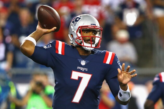 FOXBORO, MA - SEPTEMBER 22:  Jacoby Brissett #7 of the New England Patriots throws a pass during the first half against the Houston Texans at Gillette Stadium on September 22, 2016 in Foxboro, Massachusetts.  (Photo by Adam Glanzman/Getty Images)