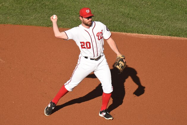 WASHINGTON, DC - SEPTEMBER 14:  Daniel Murphy #20 of the Washington Nationals fields ground ball during a baseball game against the New York Mets at Nationals Park on September 14, 2016 in Washington, DC.  The Nationals won 1-0.  (Photo by Mitchell Layton/Getty Images)