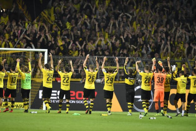 Dortmund's team celebrates with supporters after the German Bundesliga soccer match between Borussia Dortmund and SC Freiburg in Dortmund, Germany, Friday, Sept. 23, 2016. Dortmund defeated Freiburg with 3-1. (AP Photo/Martin Meissner)