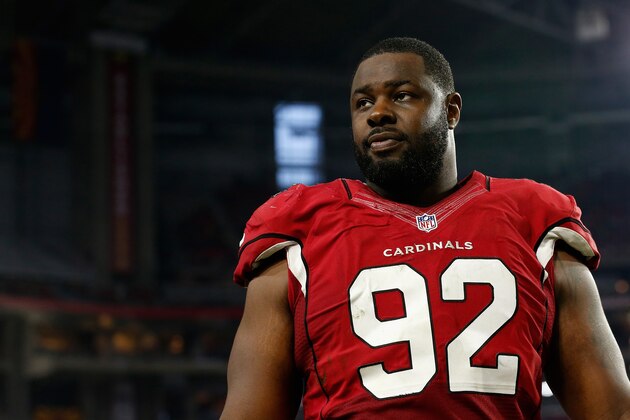 GLENDALE, AZ - DECEMBER 27:  Defensive end Frostee Rucker #92 of the Arizona Cardinals on the sidelines during the NFL game against the Green Bay Packers at the University of Phoenix Stadium on December 27, 2015 in Glendale, Arizona. The Cardinals defeated the Packers 38-8.  (Photo by Christian Petersen/Getty Images)