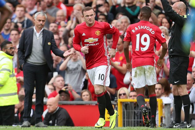 MANCHESTER, ENGLAND - SEPTEMBER 24: Wayne Rooney of Manchester United comes on to replace Marcus Rashford of Manchester United during the Premier League match between Manchester United and Leicester City at Old Trafford on September 24, 2016 in Manchester, England. (Photo by James Baylis - AMA/Getty Images)
