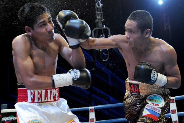 World Boxing Organization light-flyweight champion Donnie Nietes (R) of the Philippines punches Mexican challenger Felipe Salguero on June 2, 2012 during a WBO light-flyweight title bout in Manila.               AFP PHOTO / Jay DIRECTO        (Photo credit should read JAY DIRECTO/AFP/GettyImages)