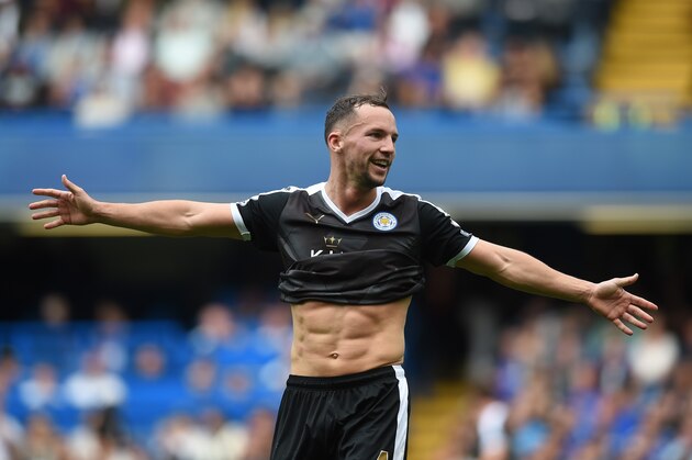 LONDON, ENGLAND - MAY 15: Danny Drinkwater of Leicester City celebrates scoring his team's opening goal during the Barclays Premier League match between Chelsea and Leicester City at Stamford Bridge on May 15, 2016 in London, England.  (Photo by Michael Regan/Getty Images)