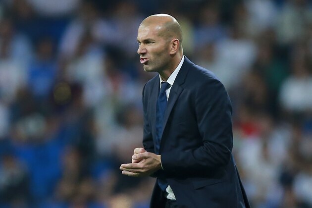 MADRID, SPAIN - SEPTEMBER 21: Coach Zinedine Zidane of Real Madrid CF gives instructions during the La Liga match between Real Madrid CF and Villarreal CF at Santiago Bernabeu stadium on September 21, 2016 in Madrid, Spain. (Photo by Gonzalo Arroyo Moreno/Getty Images)