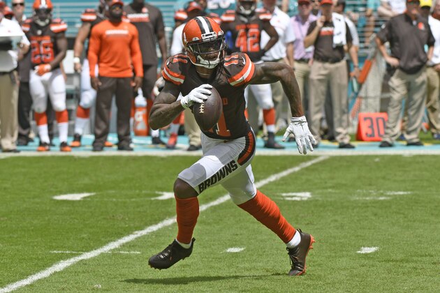 MIAMI GARDENS, FL - SEPTEMBER 25: Terrelle Pryor #11 of the Cleveland Browns rolls out during the 1st quarter against the Miami Dolphins on September 25, 2016 in Miami Gardens, Florida. (Photo by Eric Espada/Getty Images)