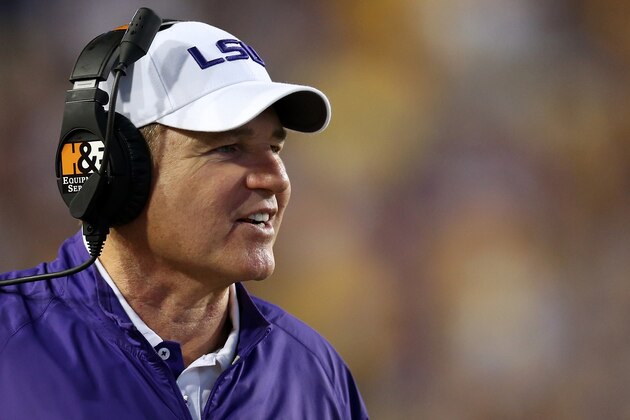 BATON ROUGE, LA - NOVEMBER 28:  Head coach Les Miles of the LSU Tigers look on during the game against the Texas A&M Aggies at Tiger Stadium on November 28, 2015 in Baton Rouge, Louisiana.  (Photo by Chris Graythen/Getty Images)