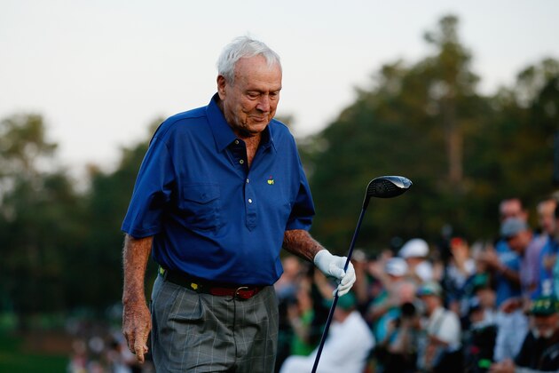 AUGUSTA, GA - APRIL 09:  Honorary Starter Arnold Palmer of the United States crosses the first tee during the first round of the 2015 Masters Tournament at Augusta National Golf Club on April 9, 2015 in Augusta, Georgia.  (Photo by Ezra Shaw/Getty Images)