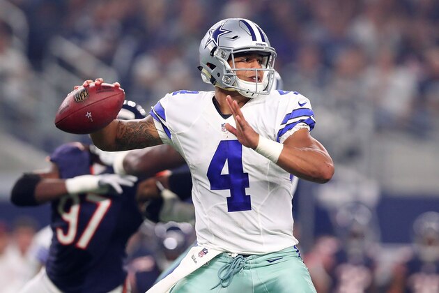 ARLINGTON, TX - SEPTEMBER 25:  Dak Prescott #4 of the Dallas Cowboys throws during a game between the Dallas Cowboys and the Chicago Bears at AT&T Stadium on September 25, 2016 in Arlington, Texas.  (Photo by Tom Pennington/Getty Images)