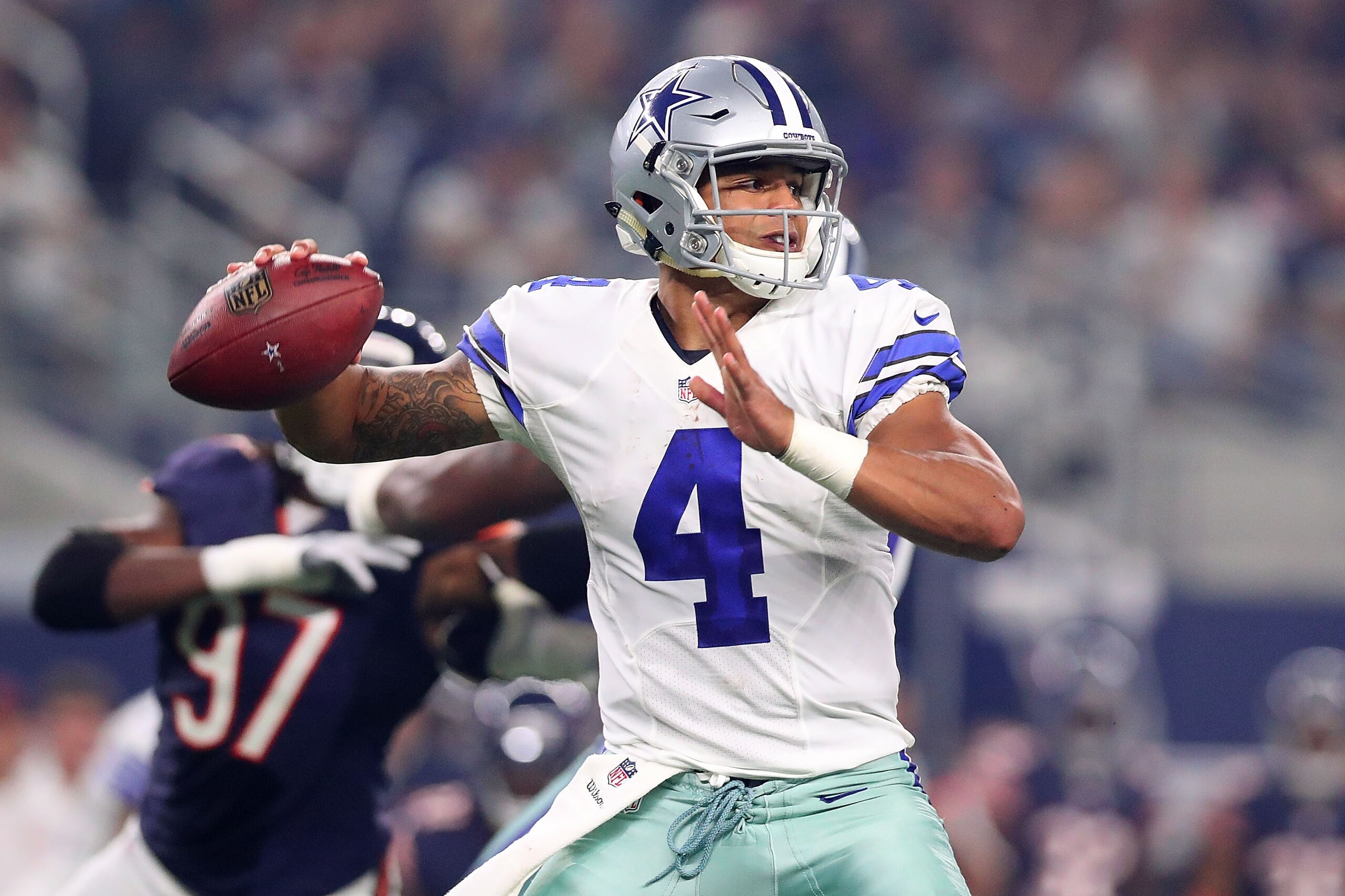 ARLINGTON, TX - SEPTEMBER 25:  Dak Prescott #4 of the Dallas Cowboys throws during a game between the Dallas Cowboys and the Chicago Bears at AT&T Stadium on September 25, 2016 in Arlington, Texas.  (Photo by Tom Pennington/Getty Images)