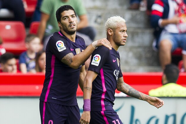 GIJON, SPAIN - SEPTEMBER 24:  Luis Suarez of FC Barcelona celebrates with his teammate Neymar of FC Barcelona after scoring the opening goal during the La Liga match between Real Sporting de Gijon and FC Barcelona at Estadio El Molinon on September 24, 2016 in Gijon, Spain.  (Photo by Juan Manuel Serrano Arce/Getty Images)