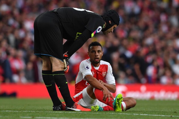 Arsenal's Czech goalkeeper Petr Cech (L) checks on Arsenal's French midfielder Francis Coquelin (floor) who is injured during the English Premier League football match between Arsenal and Chelsea at the Emirates Stadium in London on September 24, 2016.  / AFP / Ben STANSALL / RESTRICTED TO EDITORIAL USE. No use with unauthorized audio, video, data, fixture lists, club/league logos or 'live' services. Online in-match use limited to 75 images, no video emulation. No use in betting, games or single club/league/player publications.  /         (Photo credit should read BEN STANSALL/AFP/Getty Images)
