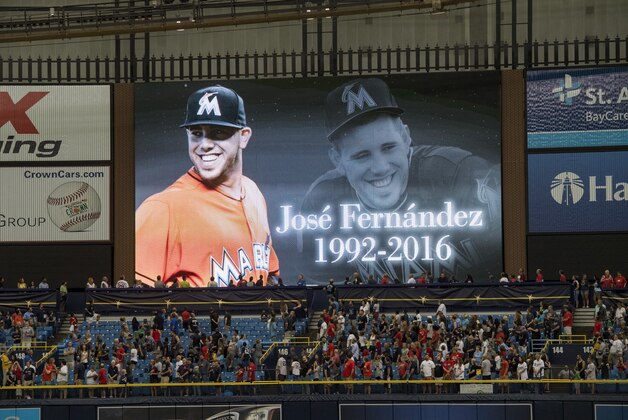 ST. PETERSBURG, FL - SEPTEMBER 25: Fans stand for a moment of silence in honor of deceased Miami Marlins pitcher Jose Fernandez  before a game between the Boston Red Sox and the Tampa Bay Rays on September 25, 2016  at Tropicana Field in St. Petersburg, Florida. (Photo by Michael Ivins/Boston Red Sox/Getty Images)