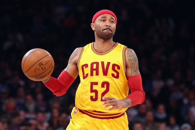 Mar 26, 2016; New York, NY, USA; Cleveland Cavaliers point guard Mo Williams (52) in action against the New York Knicks at Madison Square Garden. Mandatory Credit: Brad Penner-USA TODAY Sports