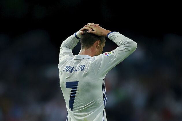 MADRID, SPAIN - SEPTEMBER 21: Cristiano Ronaldo of Real Madrid CF reacts defeated during the La Liga match between Real Madrid CF and Villarreal CF at Santiago Bernabeu stadium on September 21, 2016 in Madrid, Spain. (Photo by Gonzalo Arroyo Moreno/Getty Images)