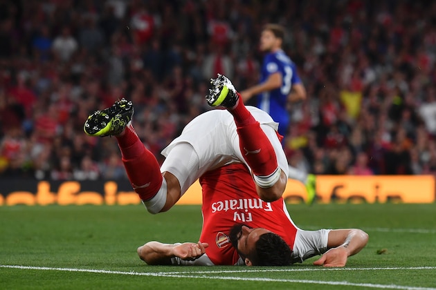 Arsenal's French striker Olivier Giroud rolls on the pitch after making a run in the Chelsea area during the English Premier League football match between Arsenal and Chelsea at the Emirates Stadium in London on September 24, 2016.  / AFP / Ben STANSALL / RESTRICTED TO EDITORIAL USE. No use with unauthorized audio, video, data, fixture lists, club/league logos or 'live' services. Online in-match use limited to 75 images, no video emulation. No use in betting, games or single club/league/player publications.  /         (Photo credit should read BEN STANSALL/AFP/Getty Images)