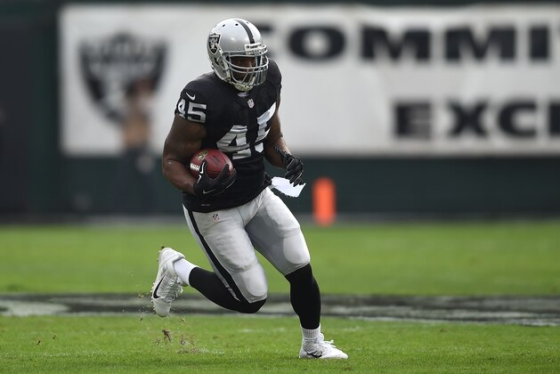 OAKLAND, CA - DECEMBER 07:  Marcel Reece #45 of the Oakland Raiders runs against the San Francisco 49ers in the first quarter at O.co Coliseum on December 7, 2014 in Oakland, California.  (Photo by Thearon W. Henderson/Getty Images)