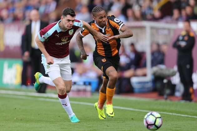 BURNLEY, ENGLAND - SEPTEMBER 10:  Abel Hernandez of Hull City (R) and Michael Keane Eof Burnley (L)  during the Premier League match between Burnley and Hull City at Turf Moor on September 10, 2016 in Burnley, England.  (Photo by Alex Morton/Getty Images)