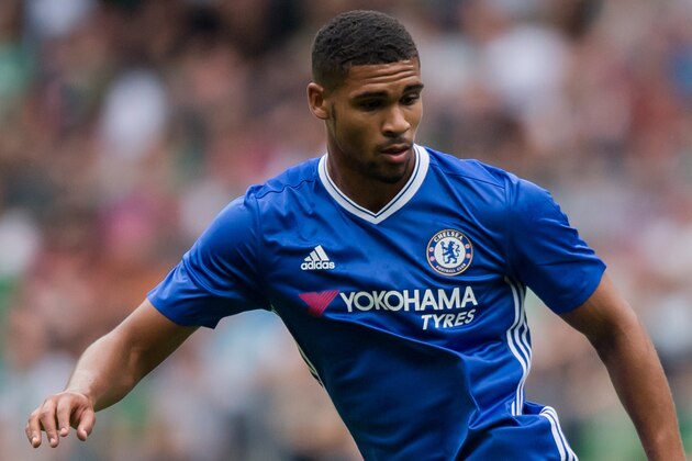 BREMEN, GERMANY - AUGUST 07:  Ruben Loftus-Cheek of Chelsea runs with the ball during the pre-season friendly match between Werder Bremen and FC Chelsea at Weserstadion on August 7, 2016 in Bremen, Germany.  (Photo by Boris Streubel/Getty Images)