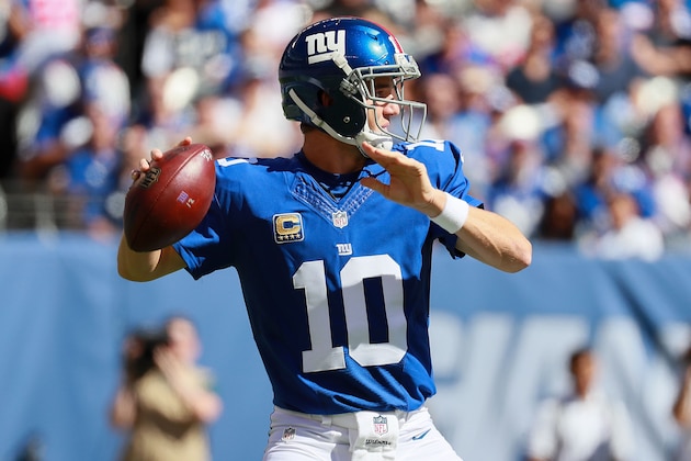 EAST RUTHERFORD, NJ - SEPTEMBER 25:  Eli Manning #10 of the New York Giants looks to pass in the first half against the Washington Redskins at MetLife Stadium on September 25, 2016 in East Rutherford, New Jersey.  (Photo by Michael Reaves/Getty Images)