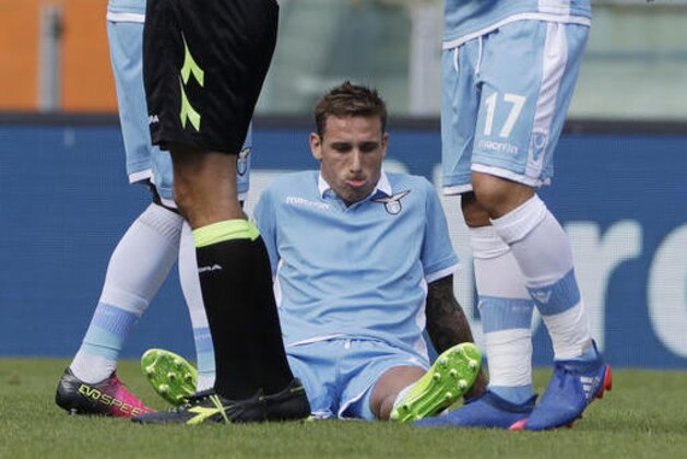 Lazio's Lucas Biglia sits on the pitch after injuring himself during a Serie A soccer match between Lazio and Empoli, at Rome's Olympic Stadium, Sunday, Sept. 25, 2016. (AP Photo/Andrew Medichini)