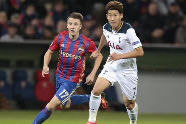 Tottenham's Heung-Min Son, right, struggles for a ball with CSKA's Aleksandr Golovin during the Champions League Group E soccer match between CSKA Moscow and Tottenham Hotspur, in Moscow, Russia, Tuesday, Sept. 27, 2016. (AP Photo/Ivan Sekretarev)