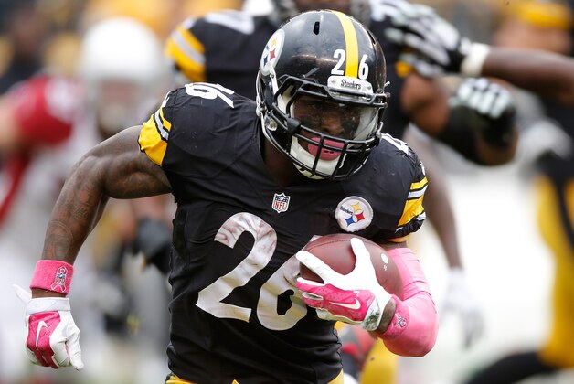 PITTSBURGH, PA - OCTOBER 18:  Le'Veon Bell #26 of the Pittsburgh Steelers carries the ball against the Arizona Cardinals at Heinz Field on October 18, 2015 in Pittsburgh, Pennsylvania.  (Photo by Gregory Shamus/Getty Images)