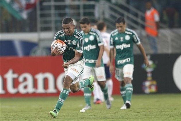 Gabriel Jesus of Brazil's Palmeiras celebrates after scoring against Uruguay's Nacional during a Copa Libertadores soccer match in Sao Paulo, Brazil, Wednesday, March 9, 2016. (AP Photo/Andre Penner)