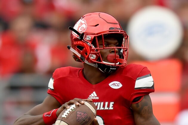 LOUISVILLE, KY - SEPTEMBER 17: Lamar Jackson #8 of the Louisville Cardinals looks for a receiver during the game against the Florida State Seminoles at Papa John's Cardinal Stadium on September 17, 2016 in Louisville, Kentucky. (Photo by Bobby Ellis/Getty Images)