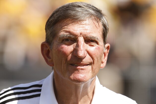 IOWA CITY, IOWA- AUGUST 31: College Football Hall of Fame member Randy Duncan of the Iowa Hawkeyes is honored before the match-up against the Northern Illinois Huskies on August 31, 2013 at Kinnick Stadium in Iowa City, Iowa. (Photo by Matthew Holst/Getty Images)