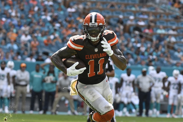 MIAMI GARDENS, FL - SEPTEMBER 25: Terrelle Pryor #11 of the Cleveland Browns rushes for a touchdown in the 4th quarter against the Miami Dolphins on September 25, 2016 in Miami Gardens, Florida. (Photo by Eric Espada/Getty Images)