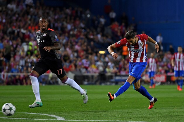 MADRID, SPAIN - SEPTEMBER 28:  Yannick Ferreira Carrasco of Atletico Madrid scores the opening goal during the UEFA Champions League group D match between Club Atletico de Madrid and FC Bayern Muenchen at the Vicente Calderon Stadium on September 28, 2016 in Madrid, Spain.  (Photo by David Ramos/Getty Images)