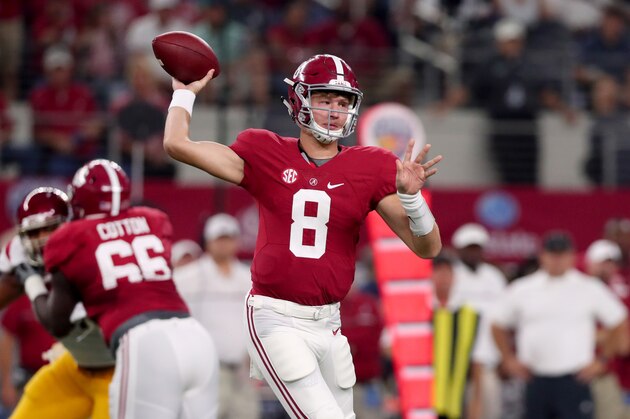 ARLINGTON, TX - SEPTEMBER 3: Blake Barnett #8 of the Alabama Crimson Tide throws against the USC Trojans in the first quarter during the AdvoCare Classic at AT&T Stadium on September 3, 2016 in Arlington, Texas. (Photo by Tom Pennington/Getty Images)