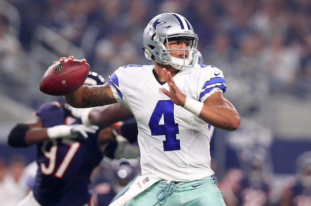 ARLINGTON, TX - SEPTEMBER 25:  Dak Prescott #4 of the Dallas Cowboys throws during a game between the Dallas Cowboys and the Chicago Bears at AT&T Stadium on September 25, 2016 in Arlington, Texas.  (Photo by Tom Pennington/Getty Images)