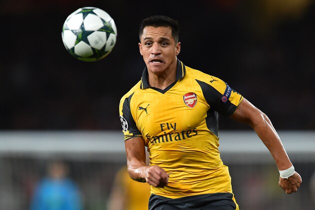 Arsenal's Chilean striker Alexis Sanchez runs with the ball during the UEFA Champions League Group A football match between Arsenal and FC Basel at The Emirates Stadium in London on September 28, 2016. / AFP / IKIMAGES / Glyn KIRK        (Photo credit should read GLYN KIRK/AFP/Getty Images)